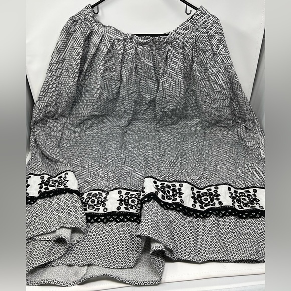 Max Studio White London Cotton Pleated Skirt - Picture 8 of 11